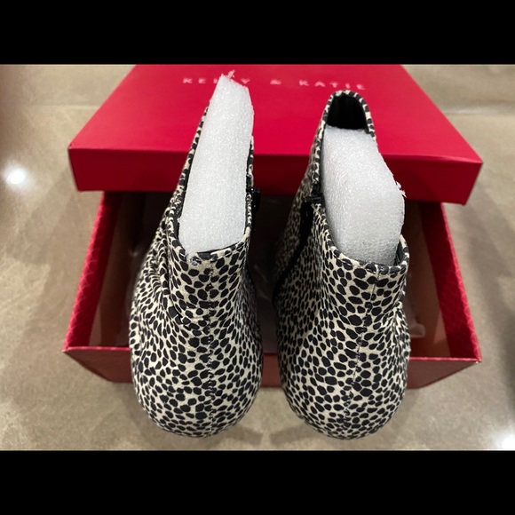 NWOT - Kelly & Katie Arina Ankle Bootie - Picture 5 of 6